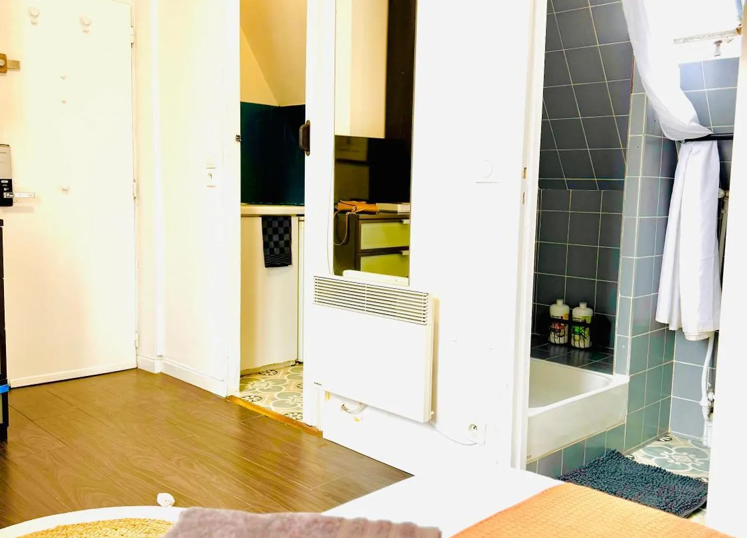 Cosy Place Entre L'arc De Triomphe Et Les Champs-elysees Homestay szállás *