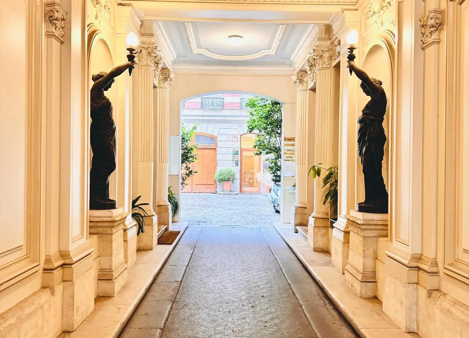 Cosy Place Entre L'arc De Triomphe Et Les Champs-elysees Homestay *