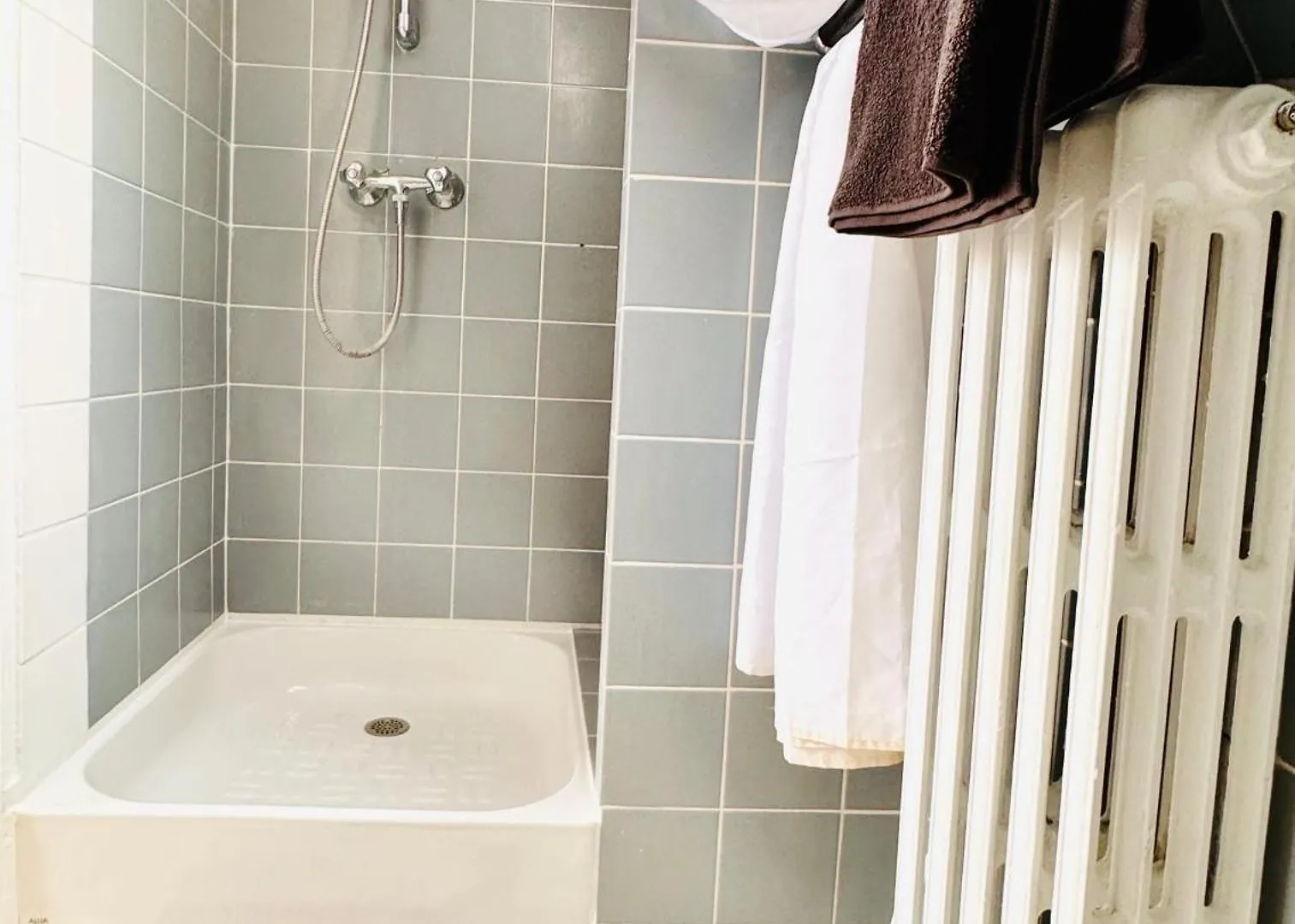 Cosy Place Entre L'arc De Triomphe Et Les Champs-elysees Homestay Paris